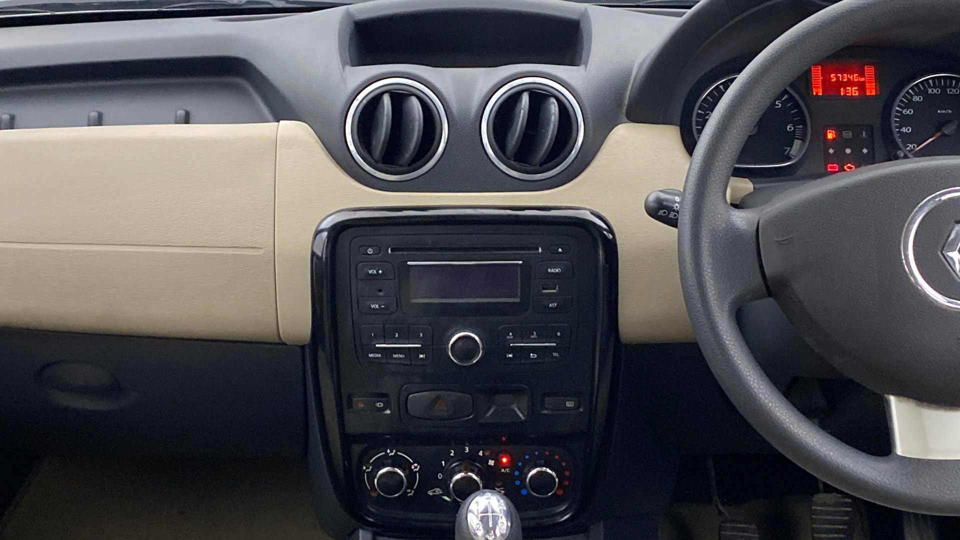 View 2014 Renault Duster Petrol RXE BS IV Image 17 Used 2014 Renault Duster Petrol RXE BS IV Image 17