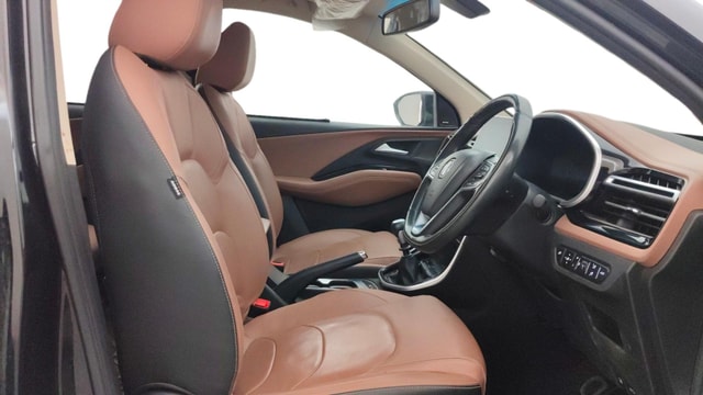 View MG Hector Plus Image 19 Used MG Hector Plus Image 19