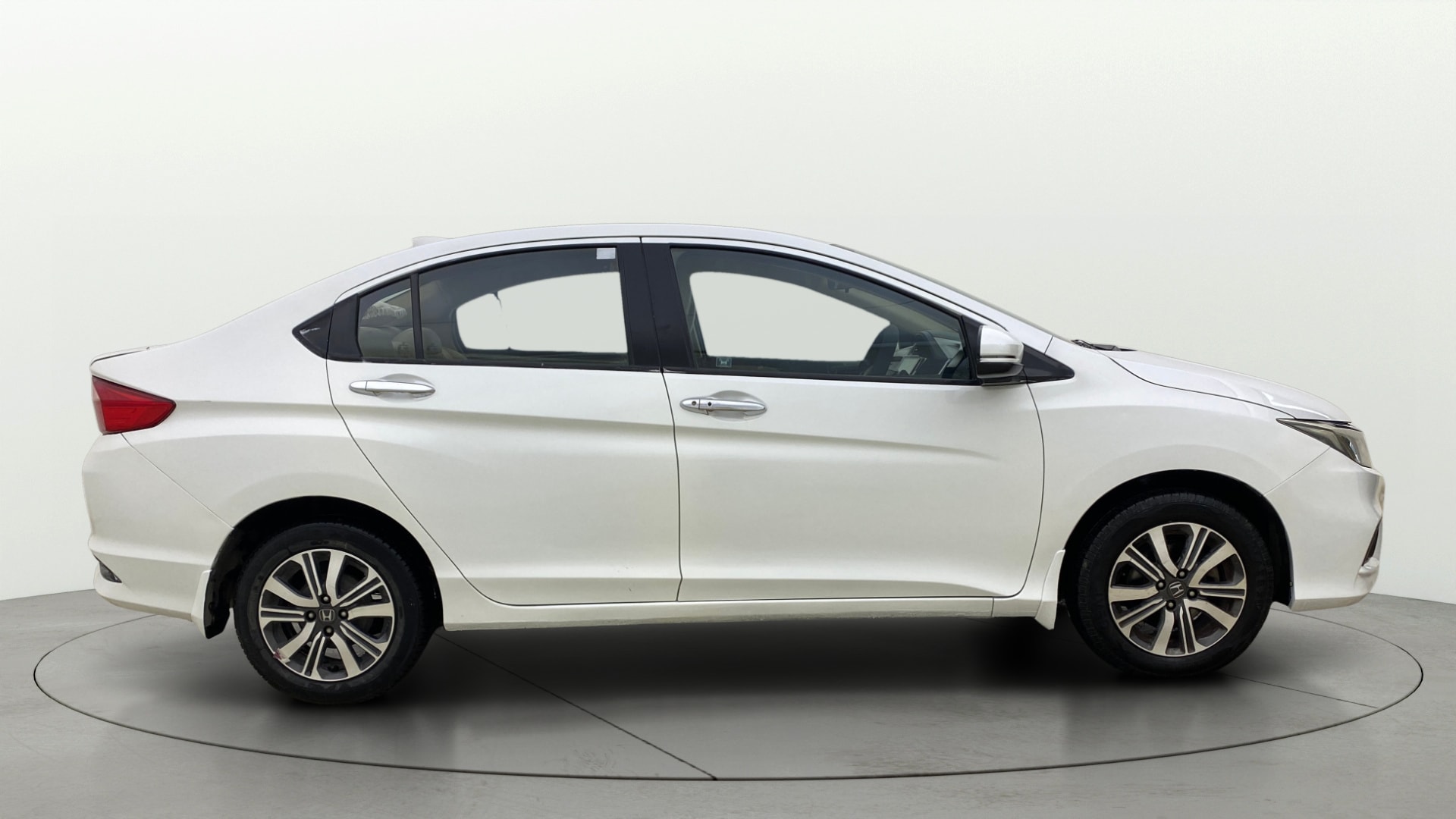 View 2018 Honda City ZX MT Diesel Anniversary Edition Image 9 Used 2018 Honda City ZX MT Diesel Anniversary Edition Image 9
