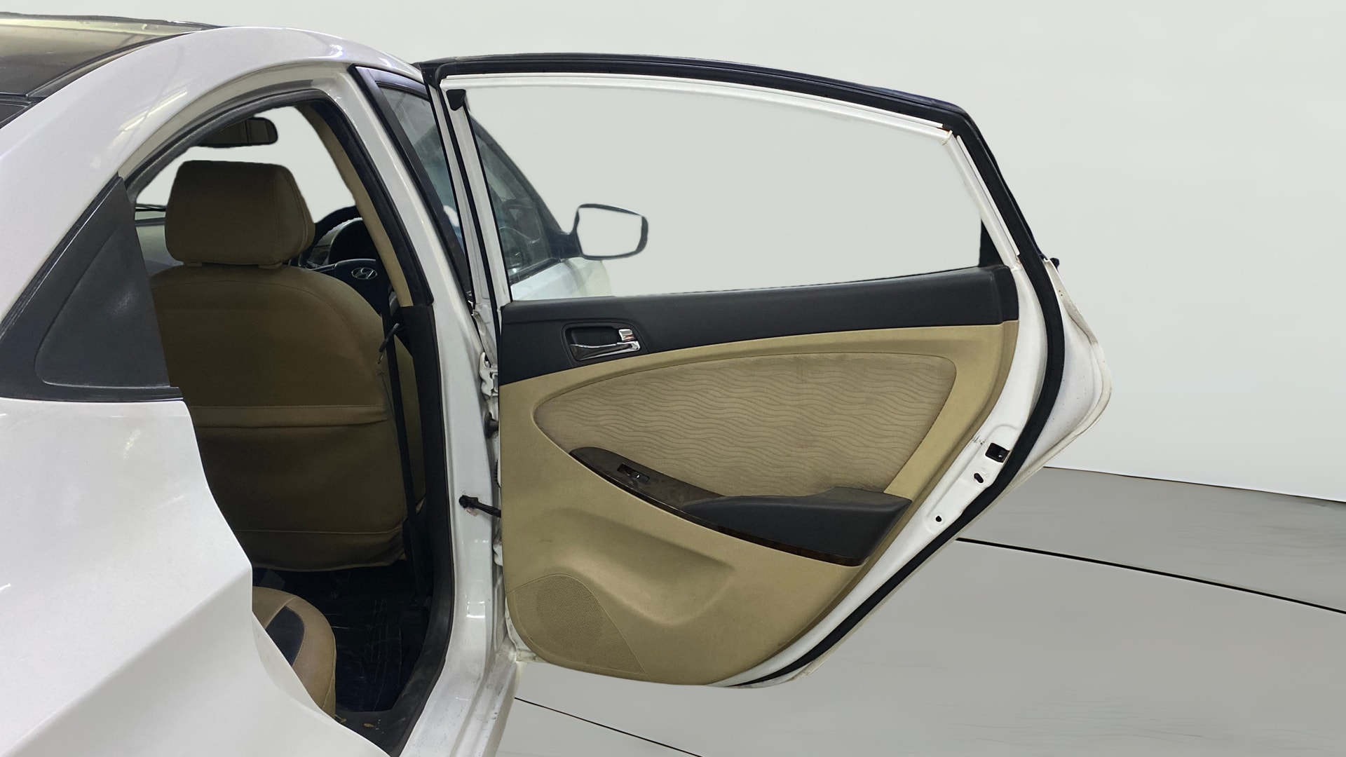 View 2013 Hyundai Fluidic Verna 1.6 VTVT EX Image 5 Used 2013 Hyundai Fluidic Verna 1.6 VTVT EX Image 5