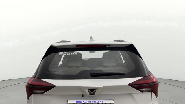 View Mahindra XUV700 Image 3 Used Mahindra XUV700 Image 3