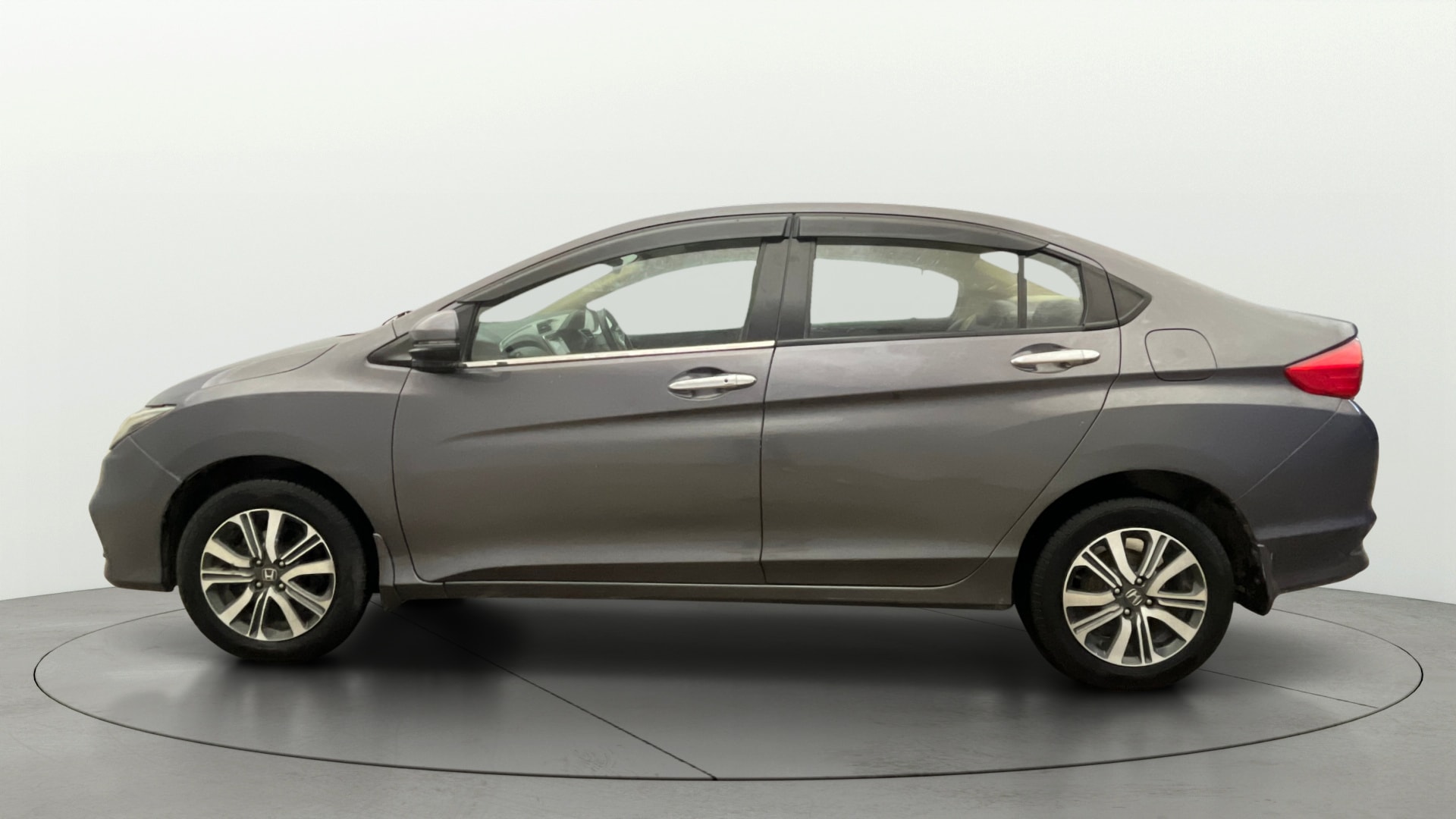 View 2017 Honda City ZX MT Diesel Anniversary Edition Image 26 Used 2017 Honda City ZX MT Diesel Anniversary Edition Image 26