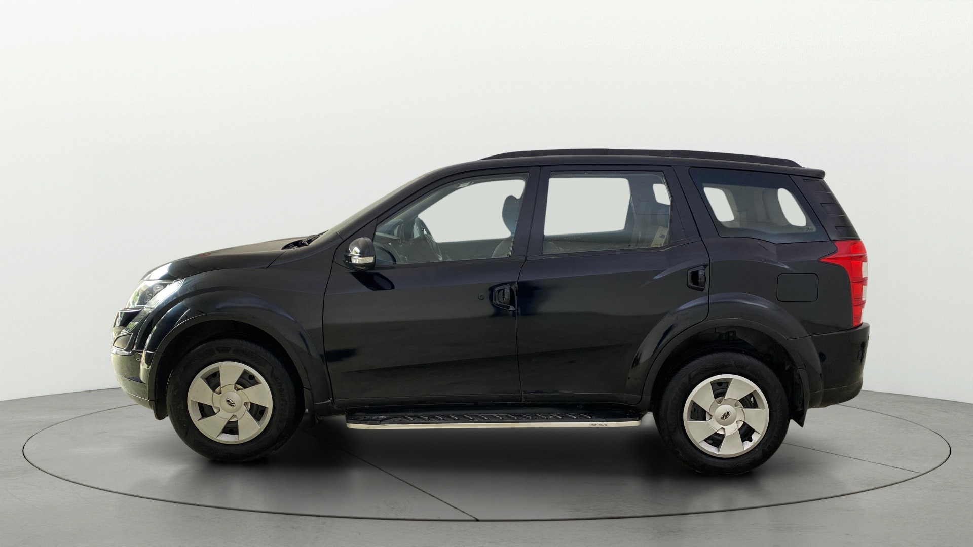 View 2018 Mahindra XUV500 W6 AT Image 5 Used 2018 Mahindra XUV500 W6 AT Image 5