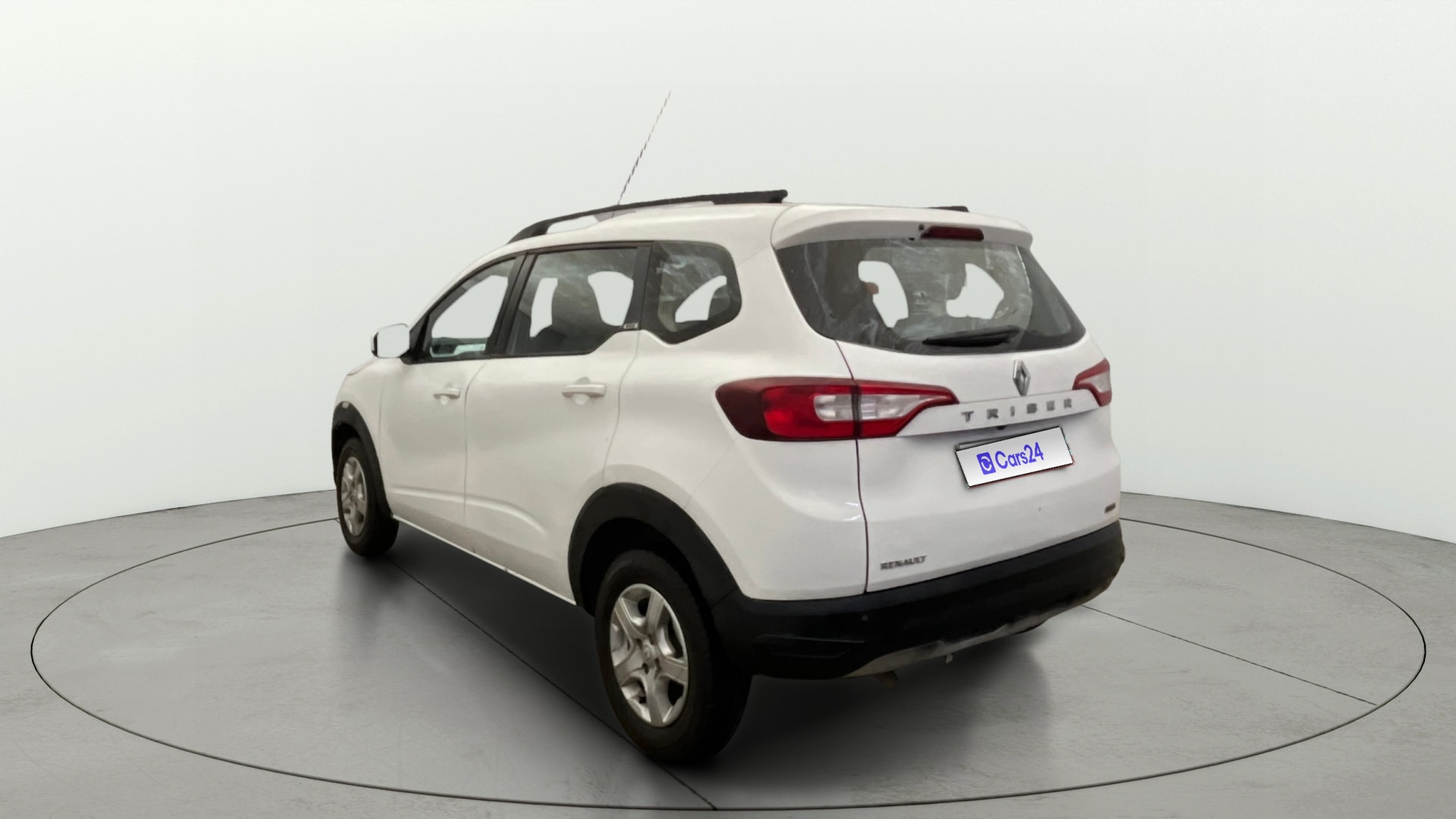 View 2019 Renault Triber RXZ Image 2 Used 2019 Renault Triber RXZ Image 2