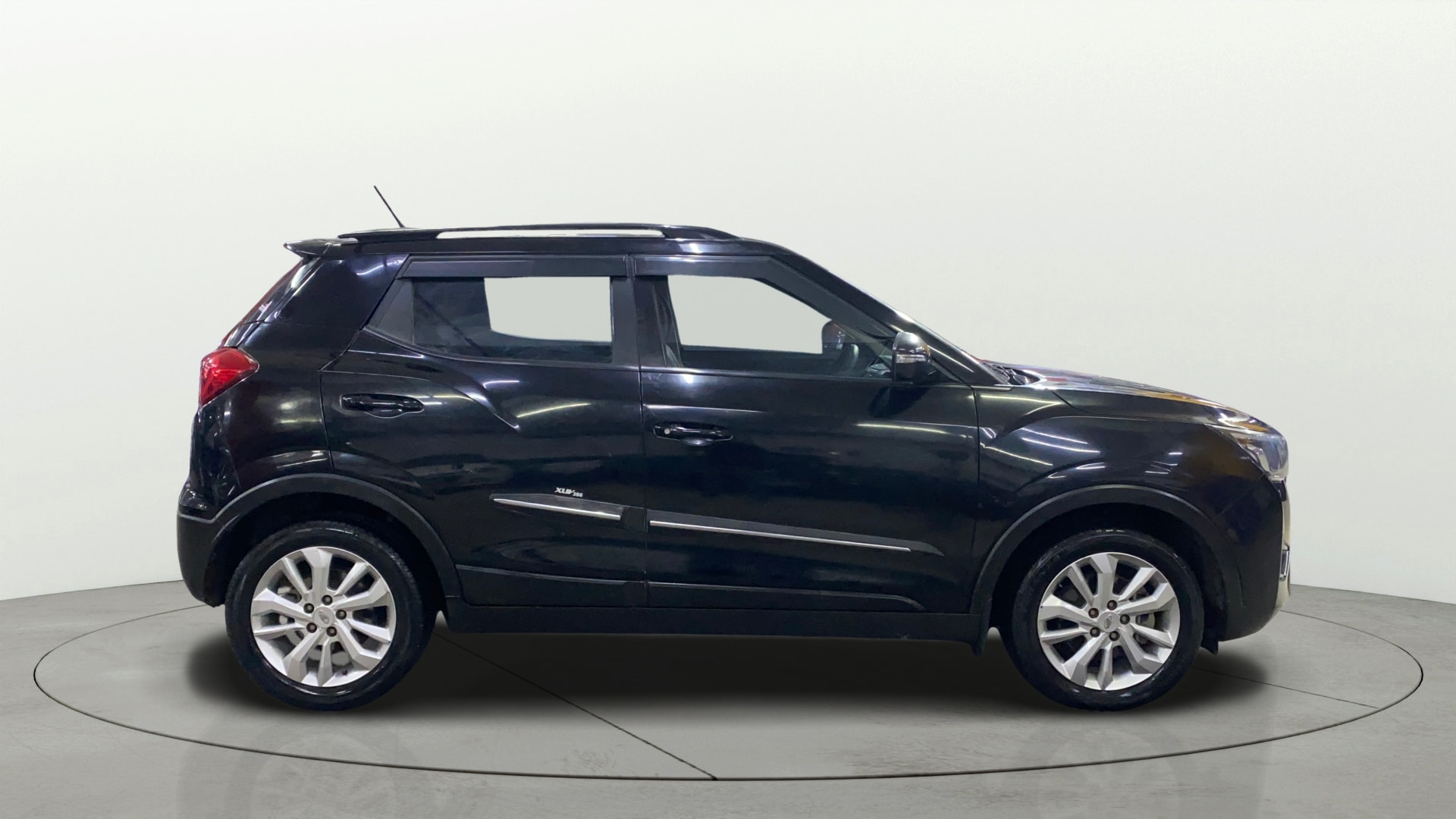 View 2019 Mahindra XUV300 W4 Petrol BS IV Image 27 Used 2019 Mahindra XUV300 W4 Petrol BS IV Image 27