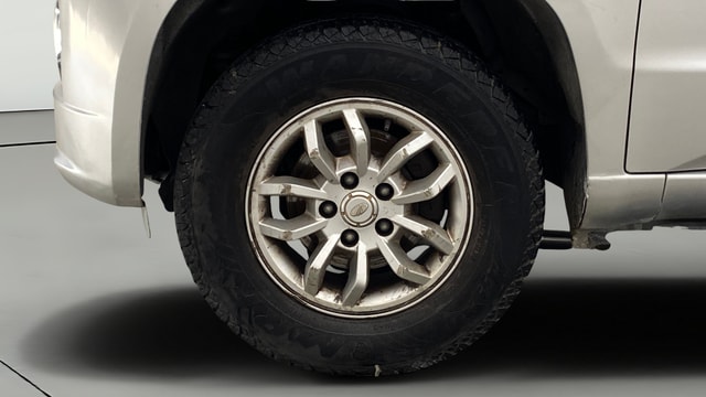 View Mahindra TUV300 Image 27 Used Mahindra TUV300 Image 27