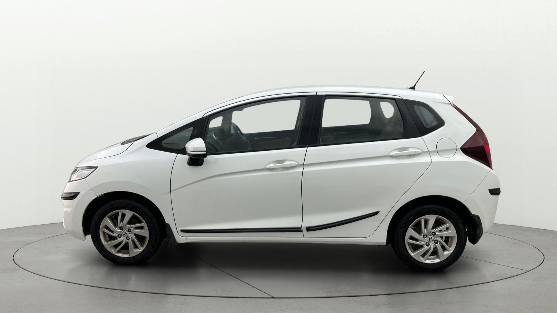 View 2017 Honda Jazz E MT Diesel Image 5 Used 2017 Honda Jazz E MT Diesel Image 5