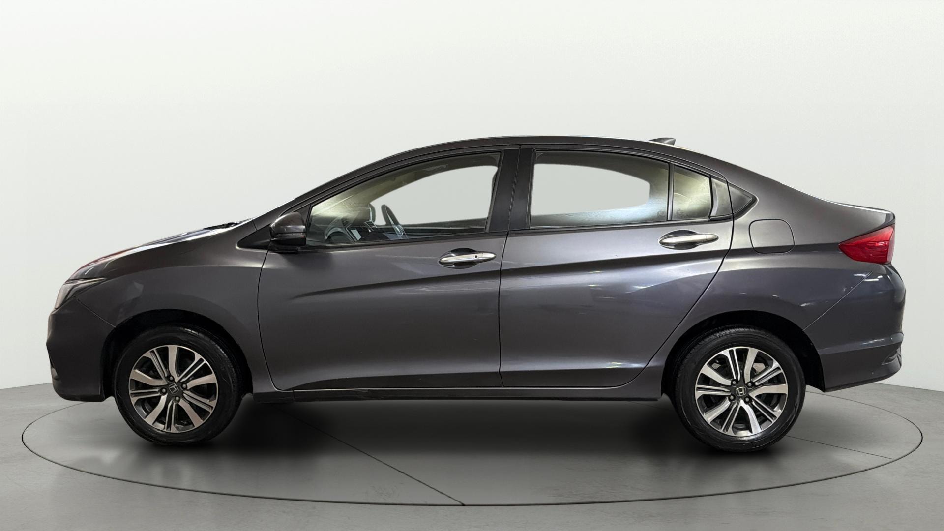 View 2019 Honda City ZX MT Diesel Anniversary Edition Image 6 Used 2019 Honda City ZX MT Diesel Anniversary Edition Image 6