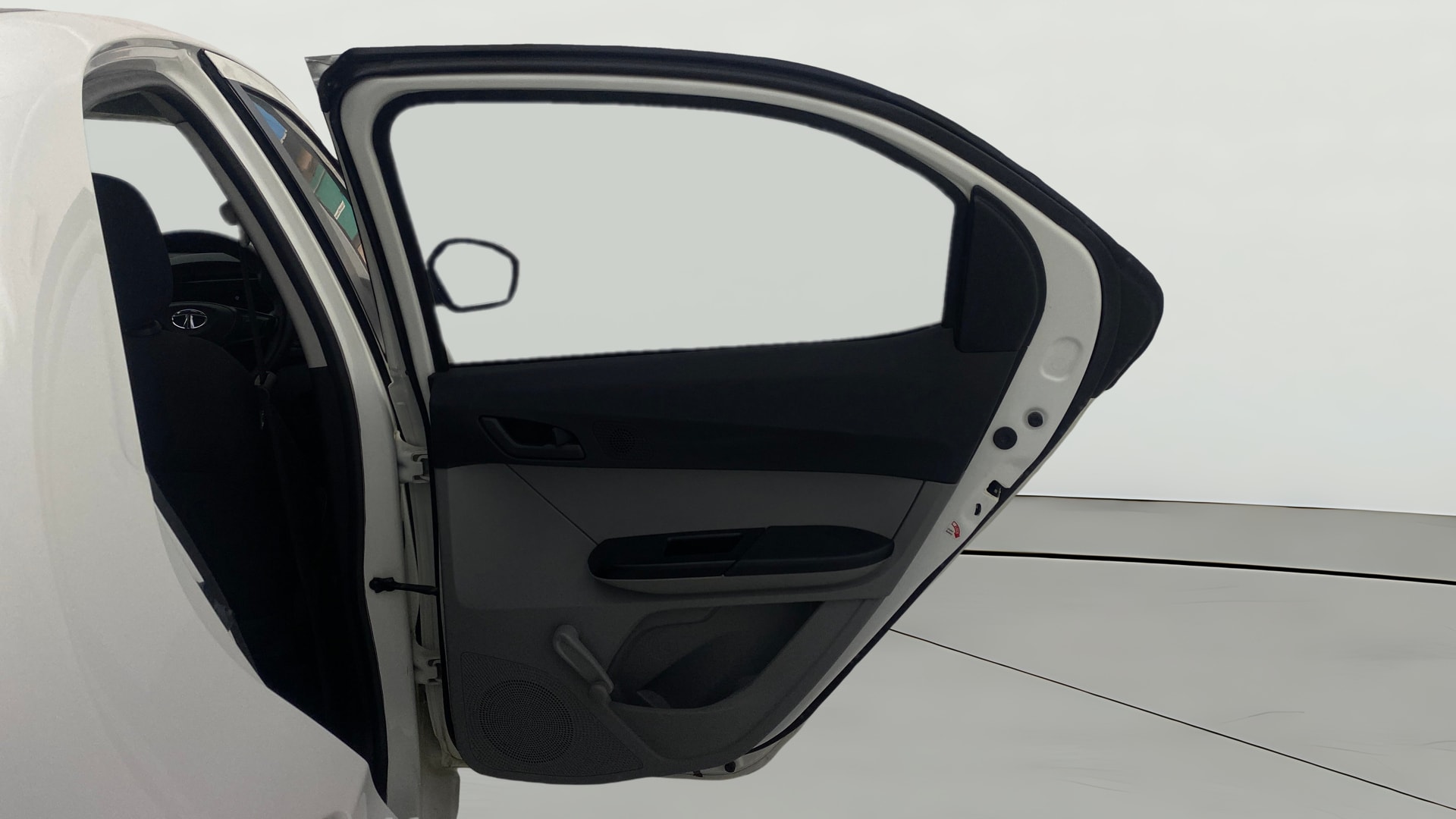 View 2023 Tata Tiago Revotorq XB Image 7 Used 2023 Tata Tiago Revotorq XB Image 7