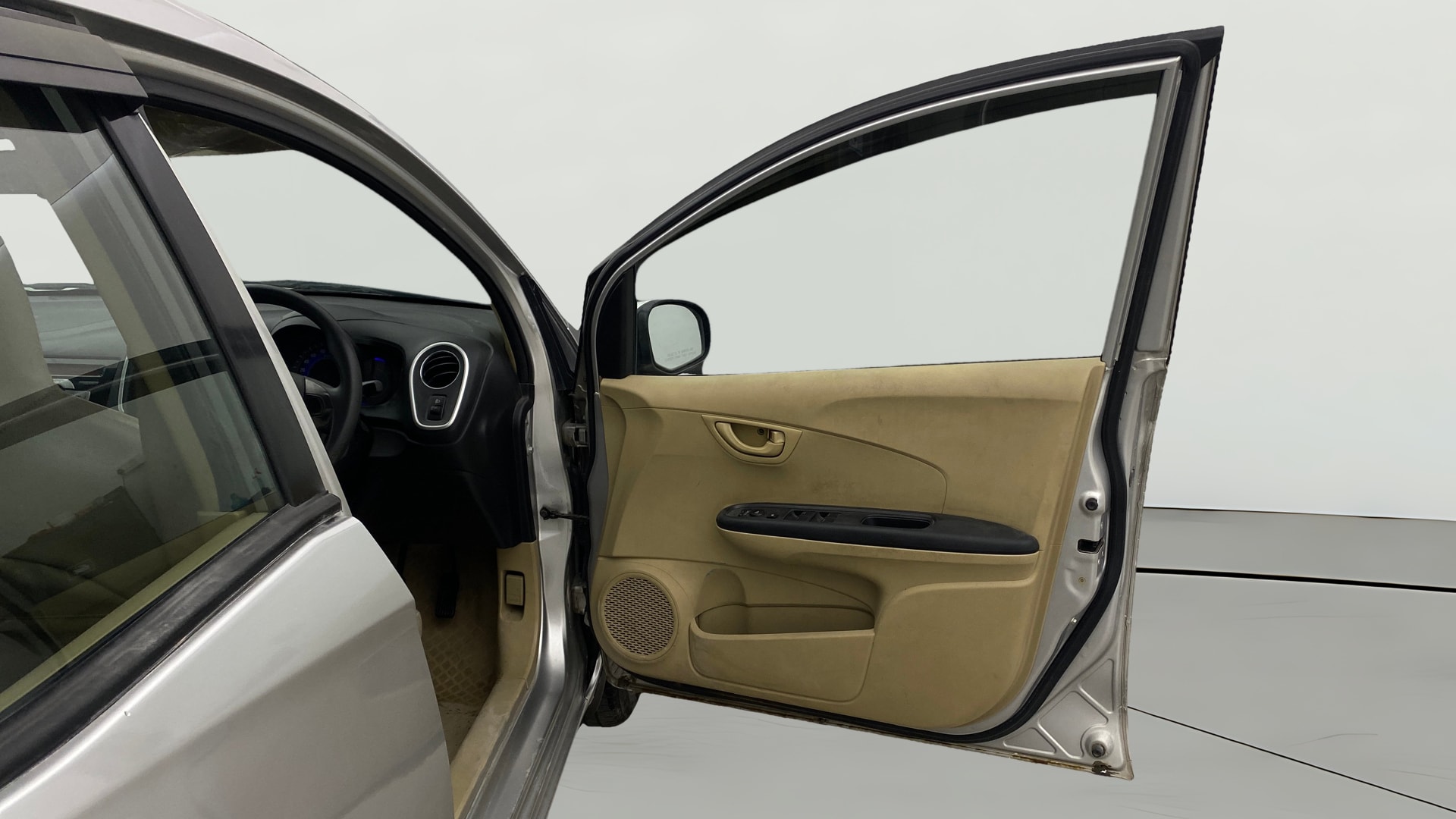 View 2014 Honda Mobilio E Diesel Image 45 Used 2014 Honda Mobilio E Diesel Image 45