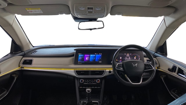 View Mahindra XUV700 Image 32 Used Mahindra XUV700 Image 32