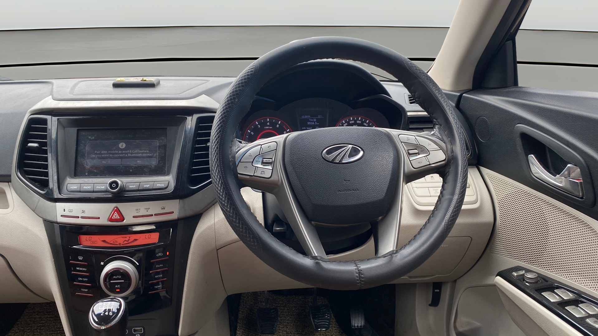 View 2022 Mahindra XUV300 W4 Petrol BS IV Image 13 Used 2022 Mahindra XUV300 W4 Petrol BS IV Image 13