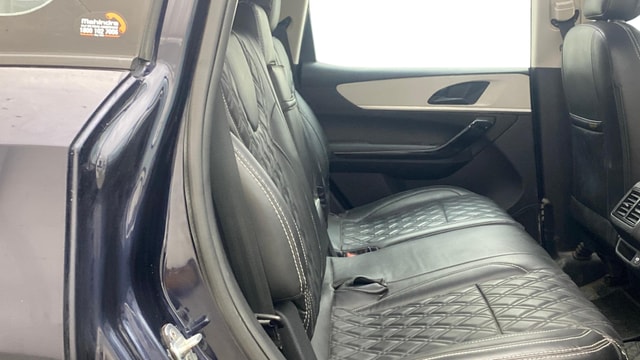 View Mahindra XUV700 Image 31 Used Mahindra XUV700 Image 31