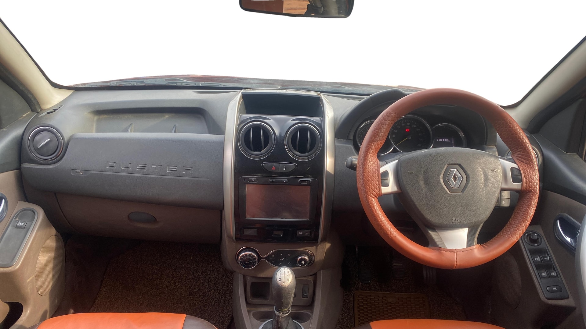 View 2017 Renault Duster Diesel 110PS RXZ AMT Image 15 Used 2017 Renault Duster Diesel 110PS RXZ AMT Image 15