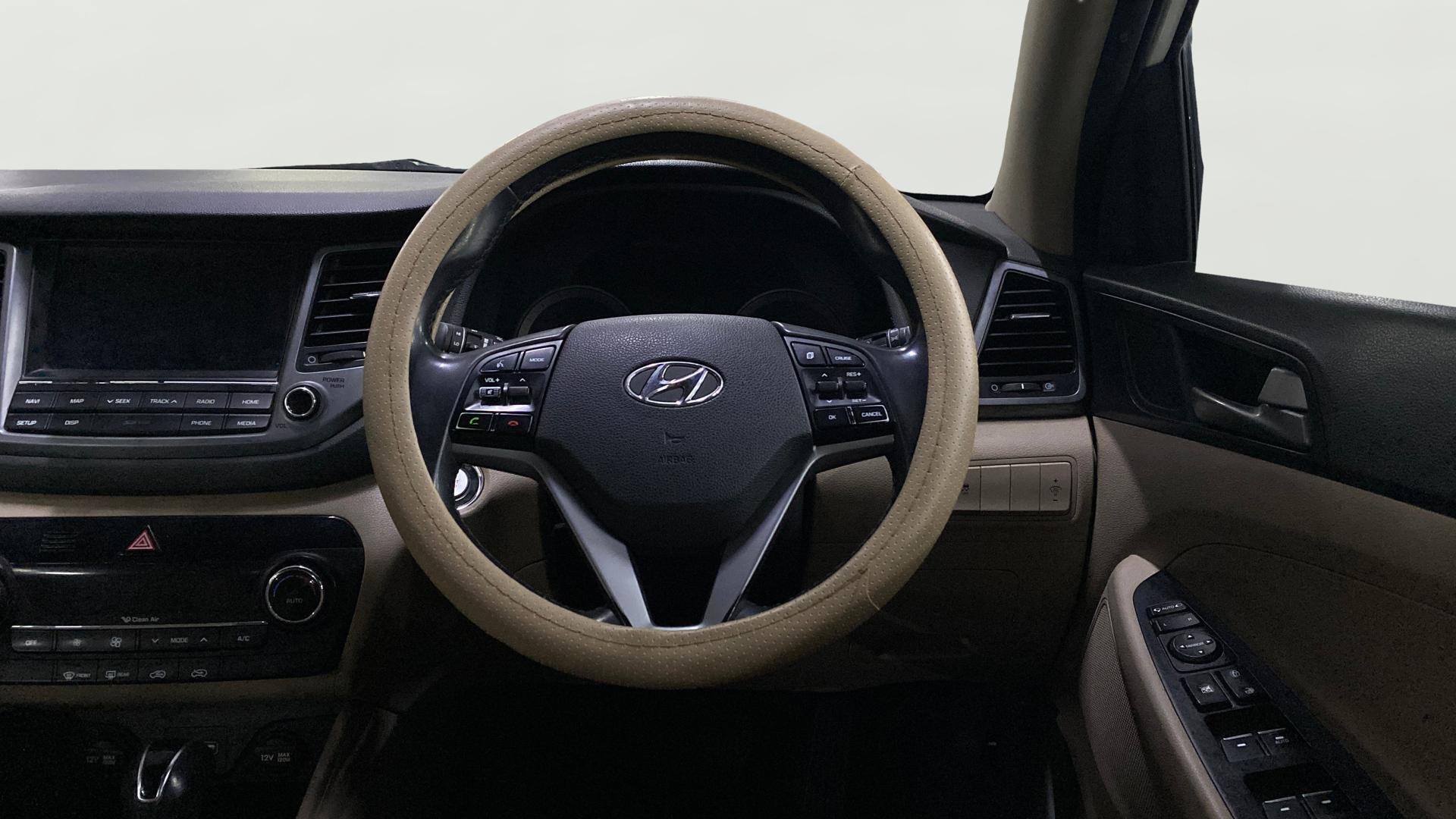 View 2018 Hyundai Tucson R 2.0 6-Speed Automatic GL BS IV Image 13 Used 2018 Hyundai Tucson R 2.0 6-Speed Automatic GL BS IV Image 13