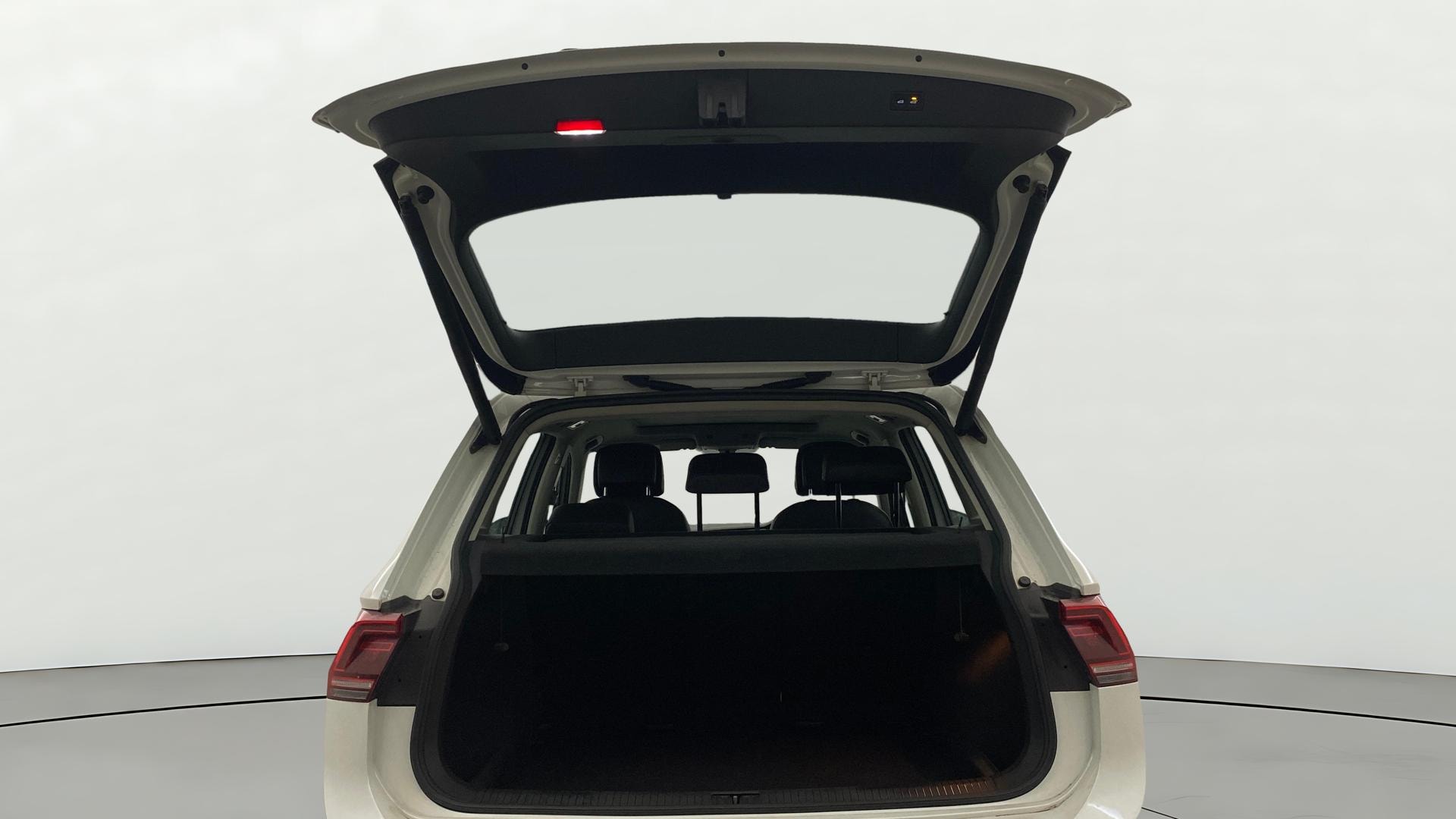 View 2017 Volkswagen Tiguan DSG 4MOTION Comfortline Image 17 Used 2017 Volkswagen Tiguan DSG 4MOTION Comfortline Image 17