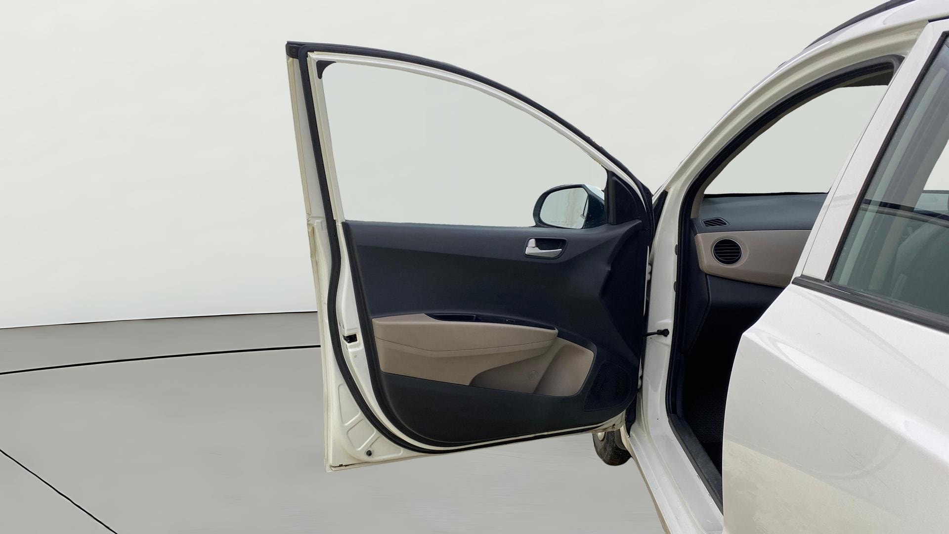 View 2015 Hyundai Grand i10 Sportz 1.2 Kappa Image 35 Used 2015 Hyundai Grand i10 Sportz 1.2 Kappa Image 35