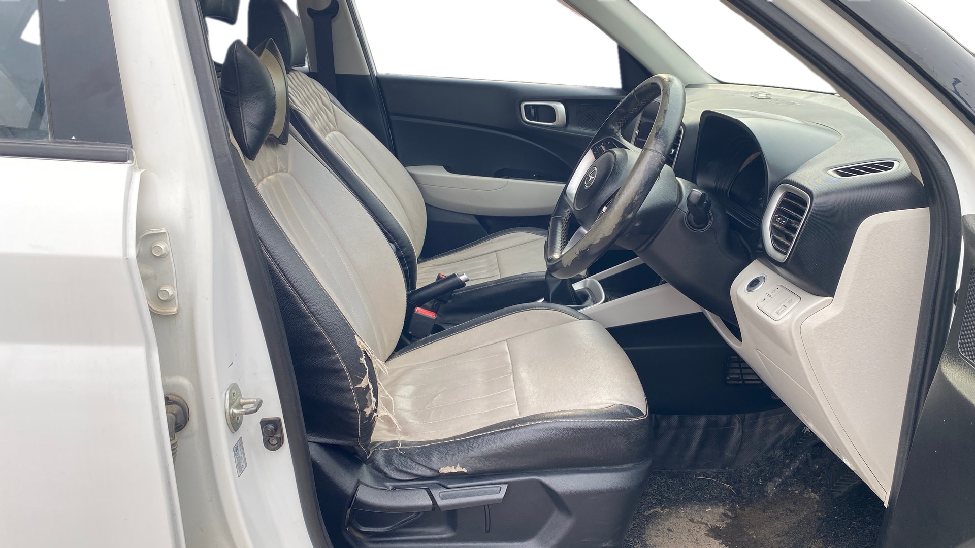 View 2023 Hyundai Venue SX 1.2 Petrol MT Image 27 Used 2023 Hyundai Venue SX 1.2 Petrol MT Image 27