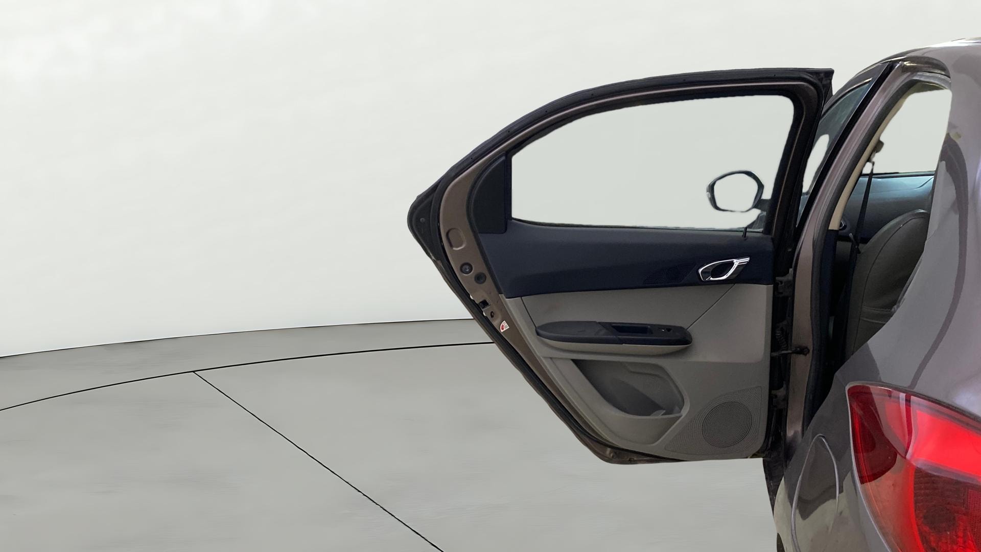 View 2017 Tata Tiago Revotorq XB Image 22 Used 2017 Tata Tiago Revotorq XB Image 22