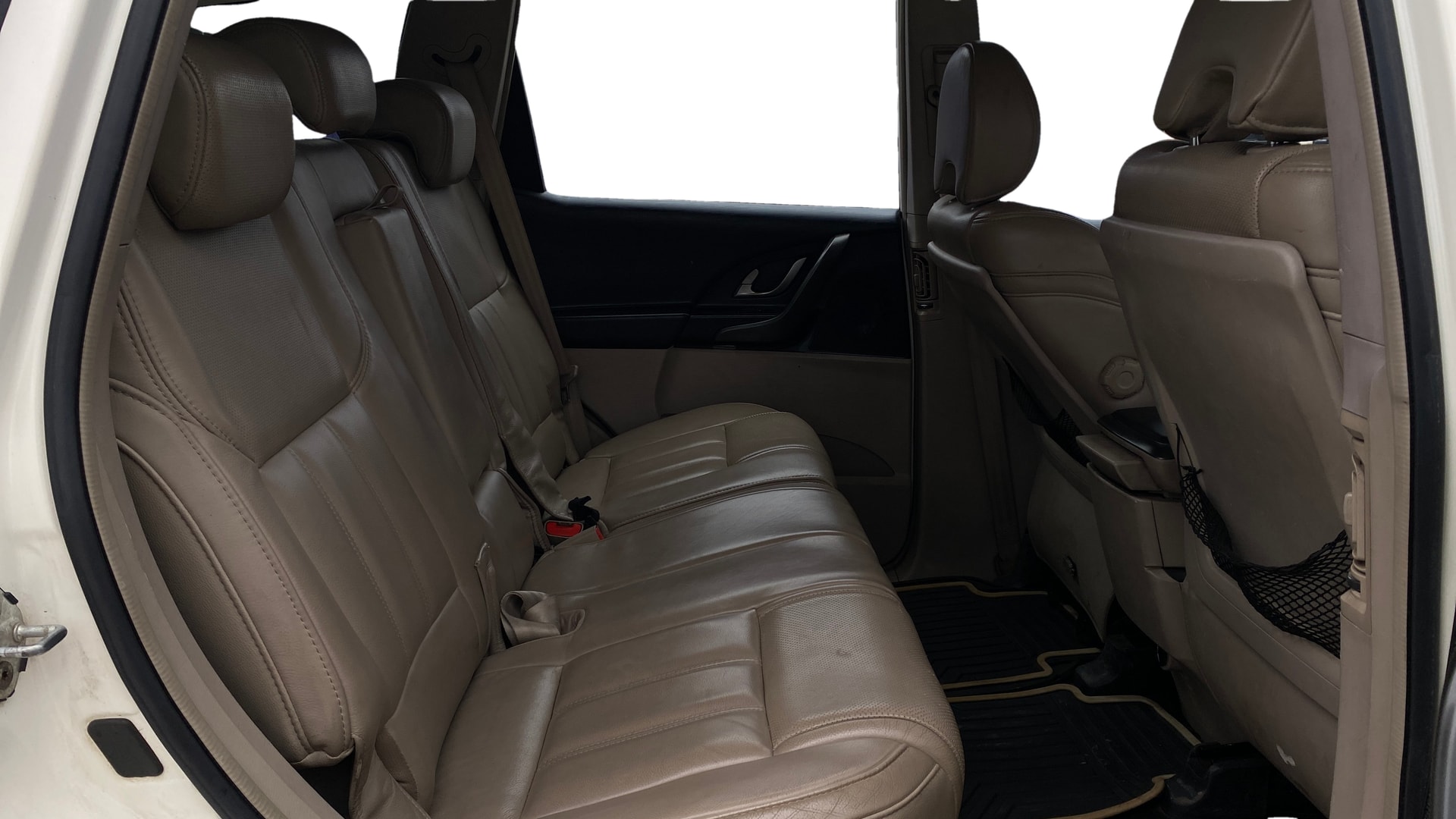 View 2017 Mahindra XUV500 W10 FWD AT Image 36 Used 2017 Mahindra XUV500 W10 FWD AT Image 36