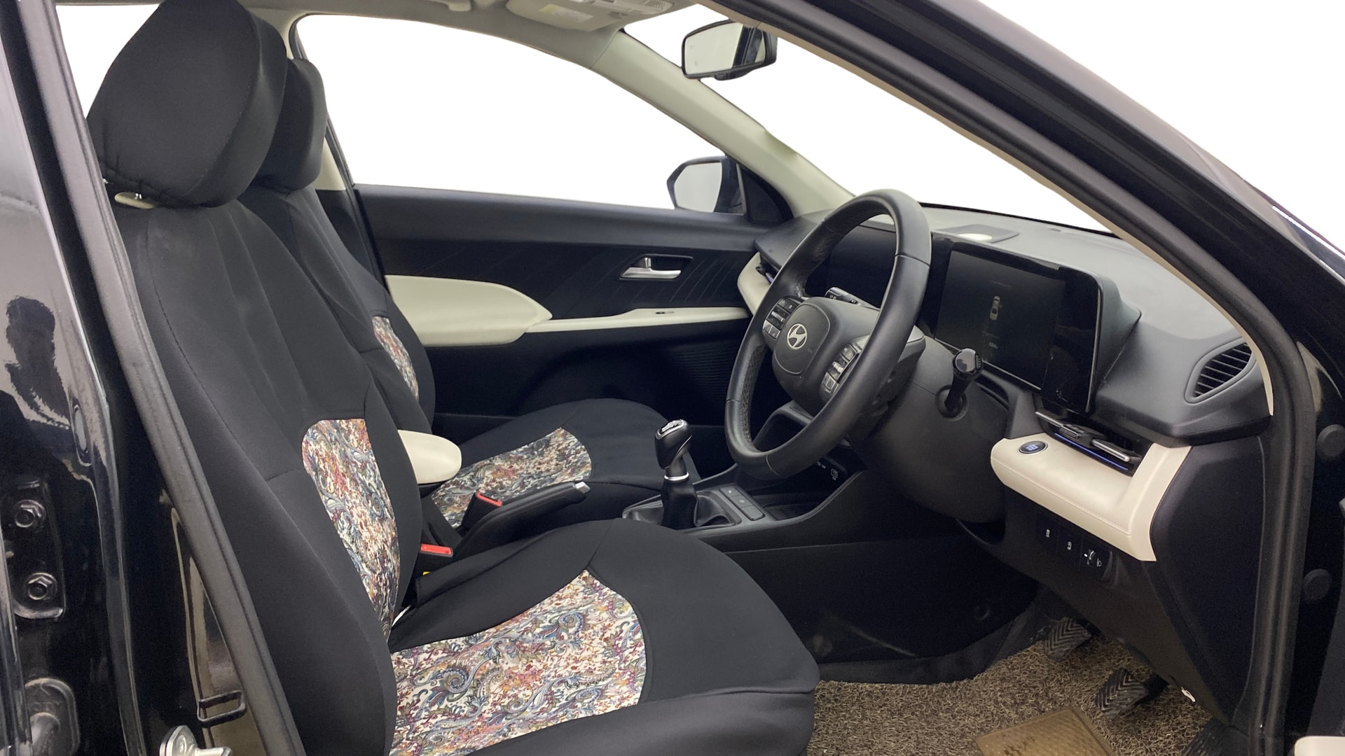 View 2024 Hyundai Verna 1.4 VTVT E Image 17 Used 2024 Hyundai Verna 1.4 VTVT E Image 17