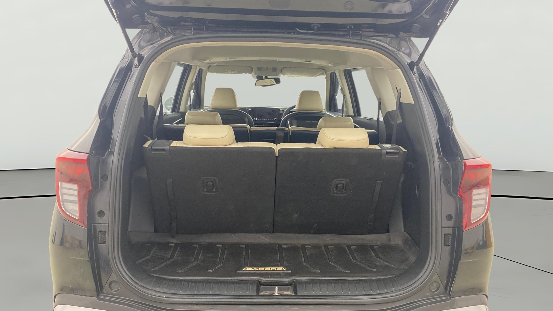 View 2023 Kia Carens Luxury Plus 1.5 AT Diesel 7 STR Image 43 Used 2023 Kia Carens Luxury Plus 1.5 AT Diesel 7 STR Image 43