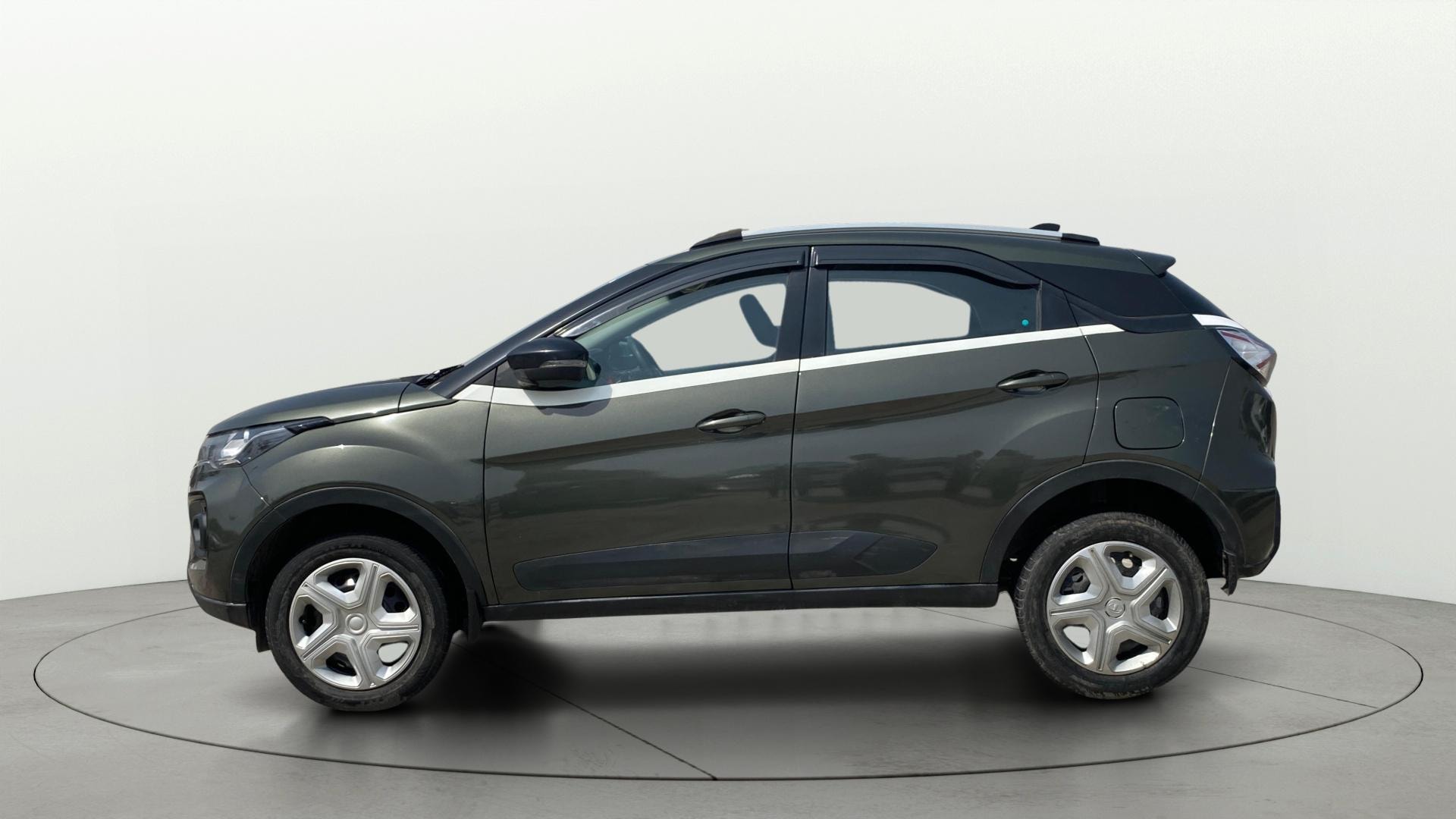 View 2021 Tata Nexon Revotron XZ Image 5 Used 2021 Tata Nexon Revotron XZ Image 5