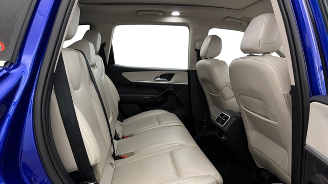 View Mahindra XUV700 Image 30 Used Mahindra XUV700 Image 30