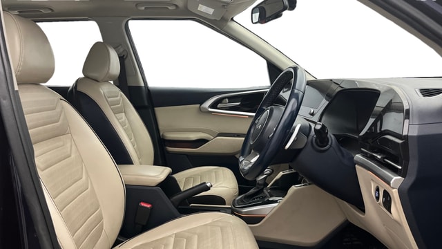 View Kia Carens Image 19 Used Kia Carens Image 19