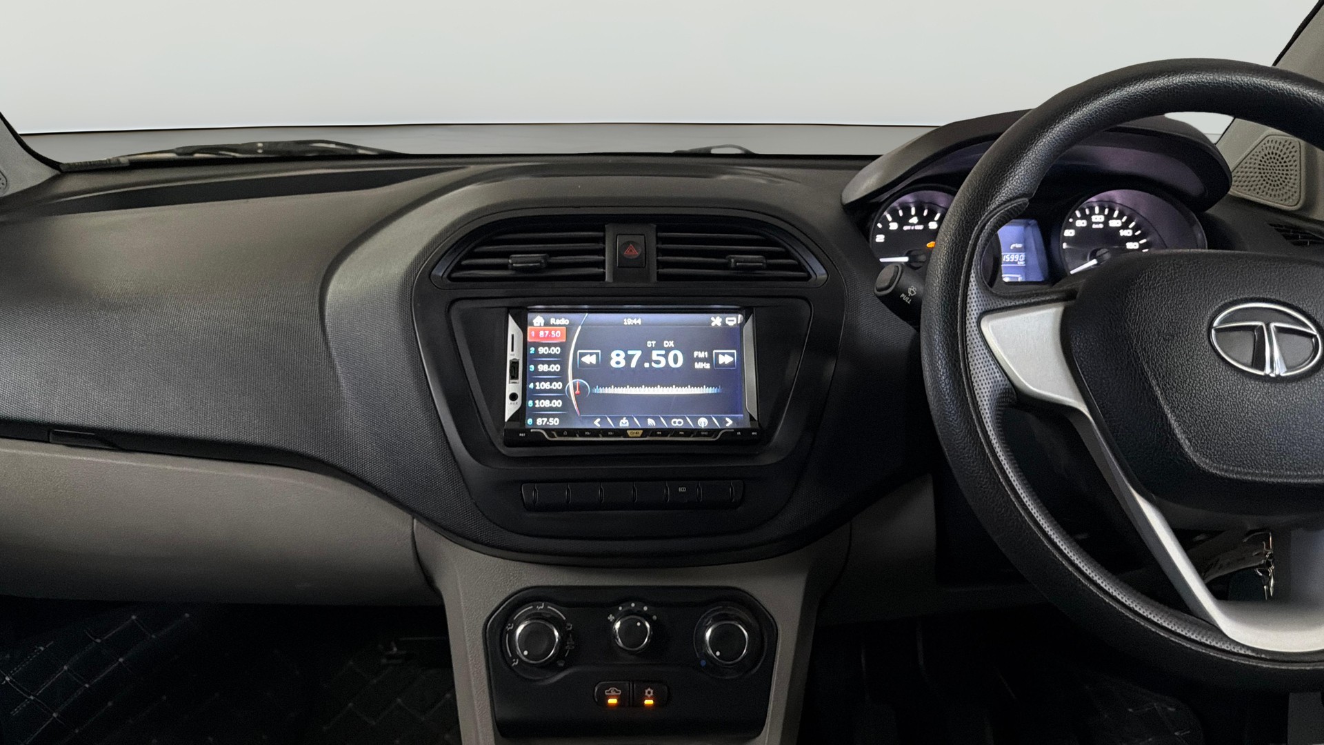 View 2018 Tata Tiago Revotorq XB Image 17 Used 2018 Tata Tiago Revotorq XB Image 17