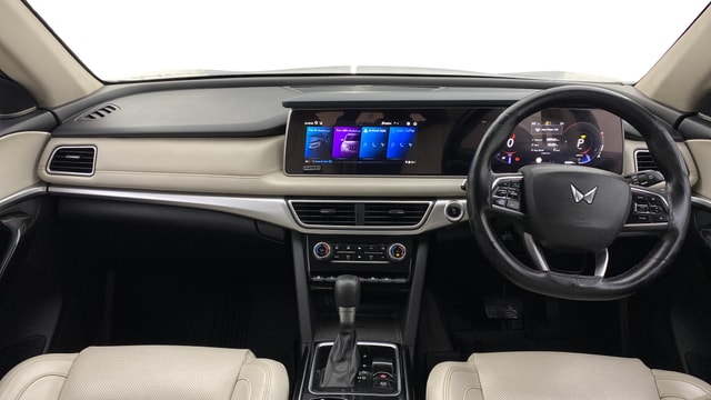 View Mahindra XUV700 Image 32 Used Mahindra XUV700 Image 32