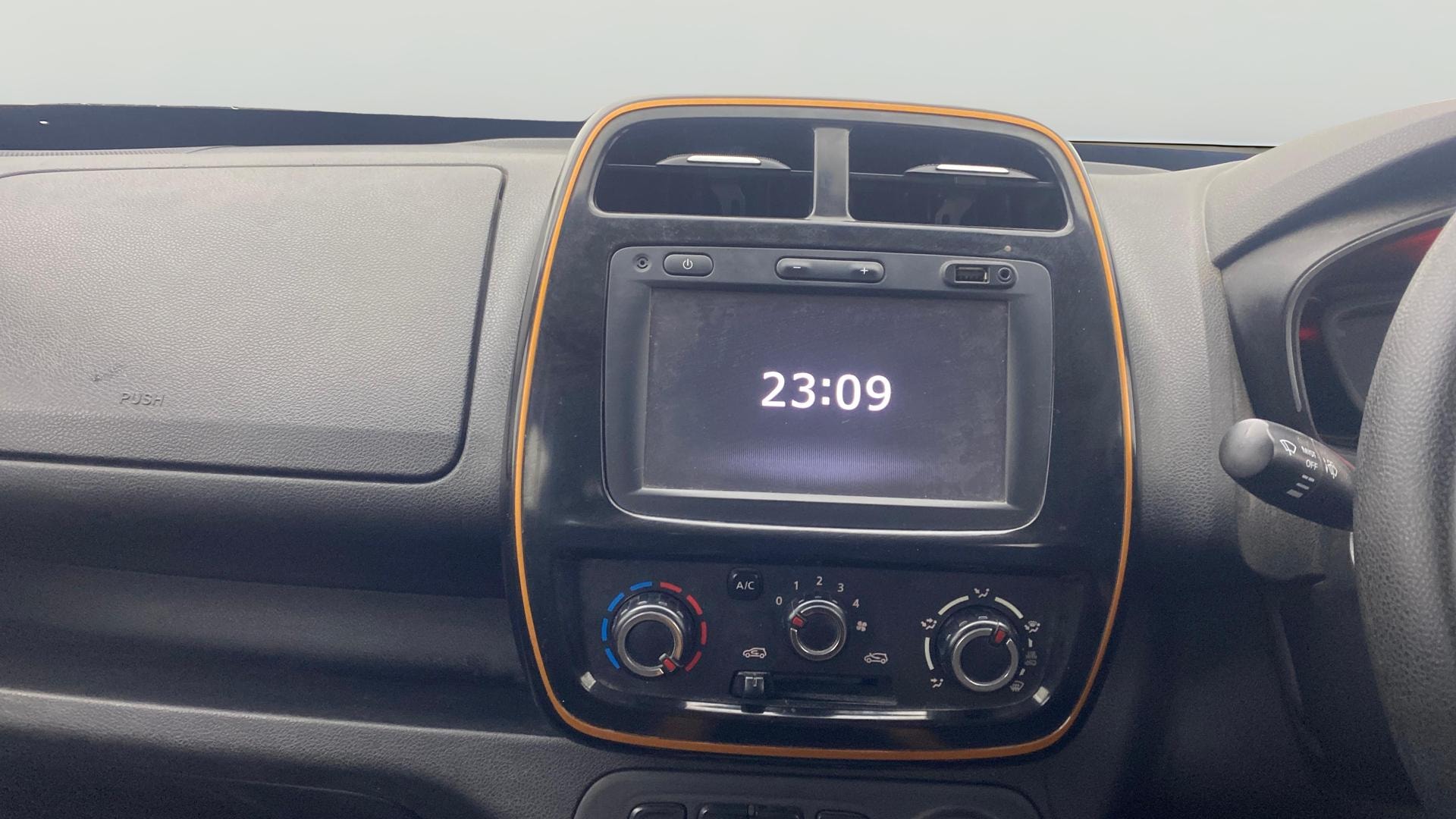 View 2018 Renault Kwid RXT 1.0 Driver Airbag Option Image 17 Used 2018 Renault Kwid RXT 1.0 Driver Airbag Option Image 17
