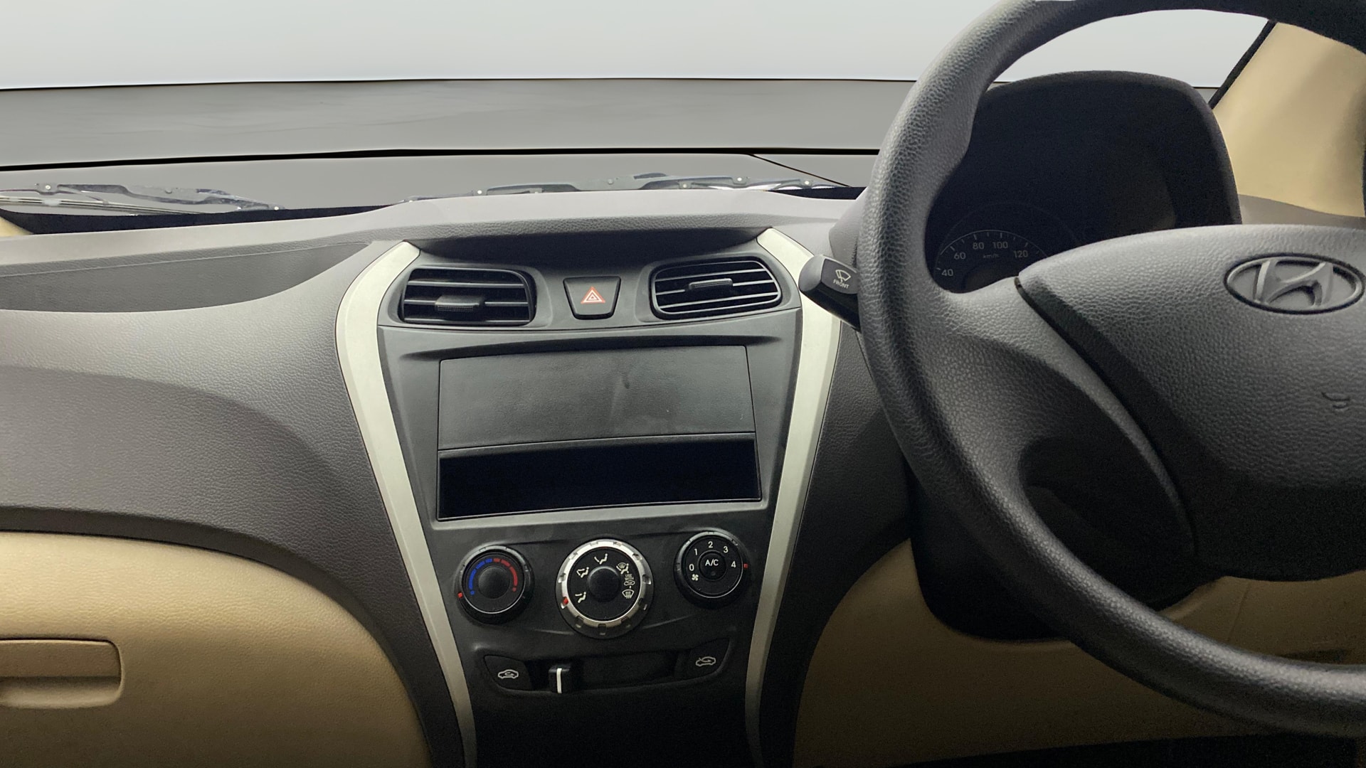 View 2017 Hyundai EON Era Plus Image 17 Used 2017 Hyundai EON Era Plus Image 17