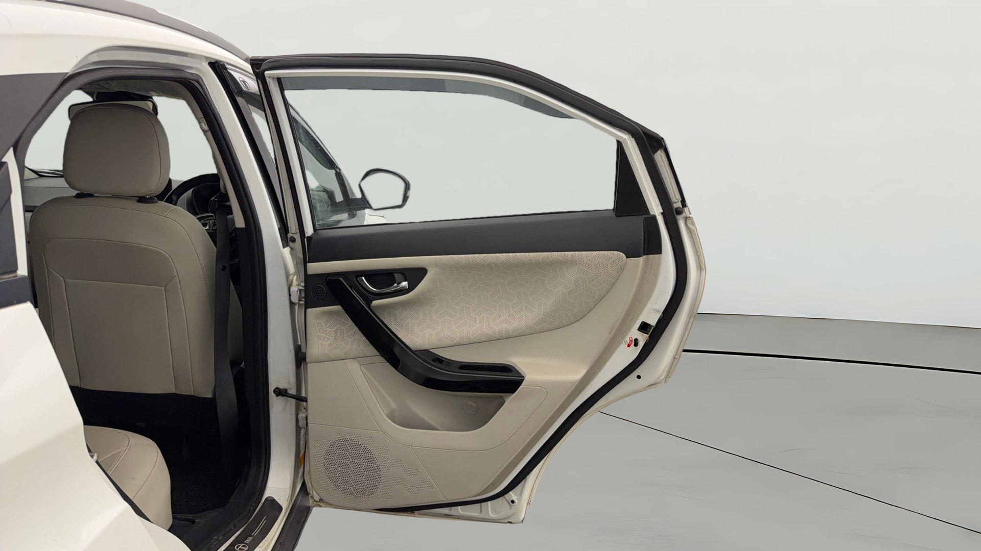 View 2022 Tata Nexon Revotron XZA Plus AMT Image 6 Used 2022 Tata Nexon Revotron XZA Plus AMT Image 6