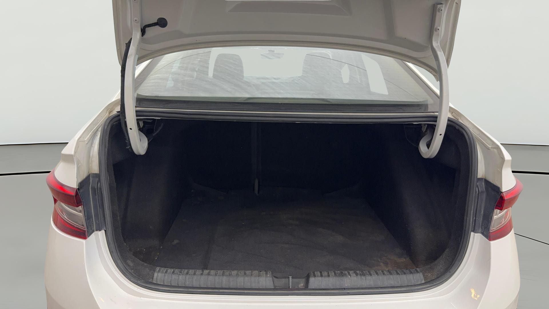 View 2024 Skoda Slavia Style 1.0 TSI MT Image 40 Used 2024 Skoda Slavia Style 1.0 TSI MT Image 40