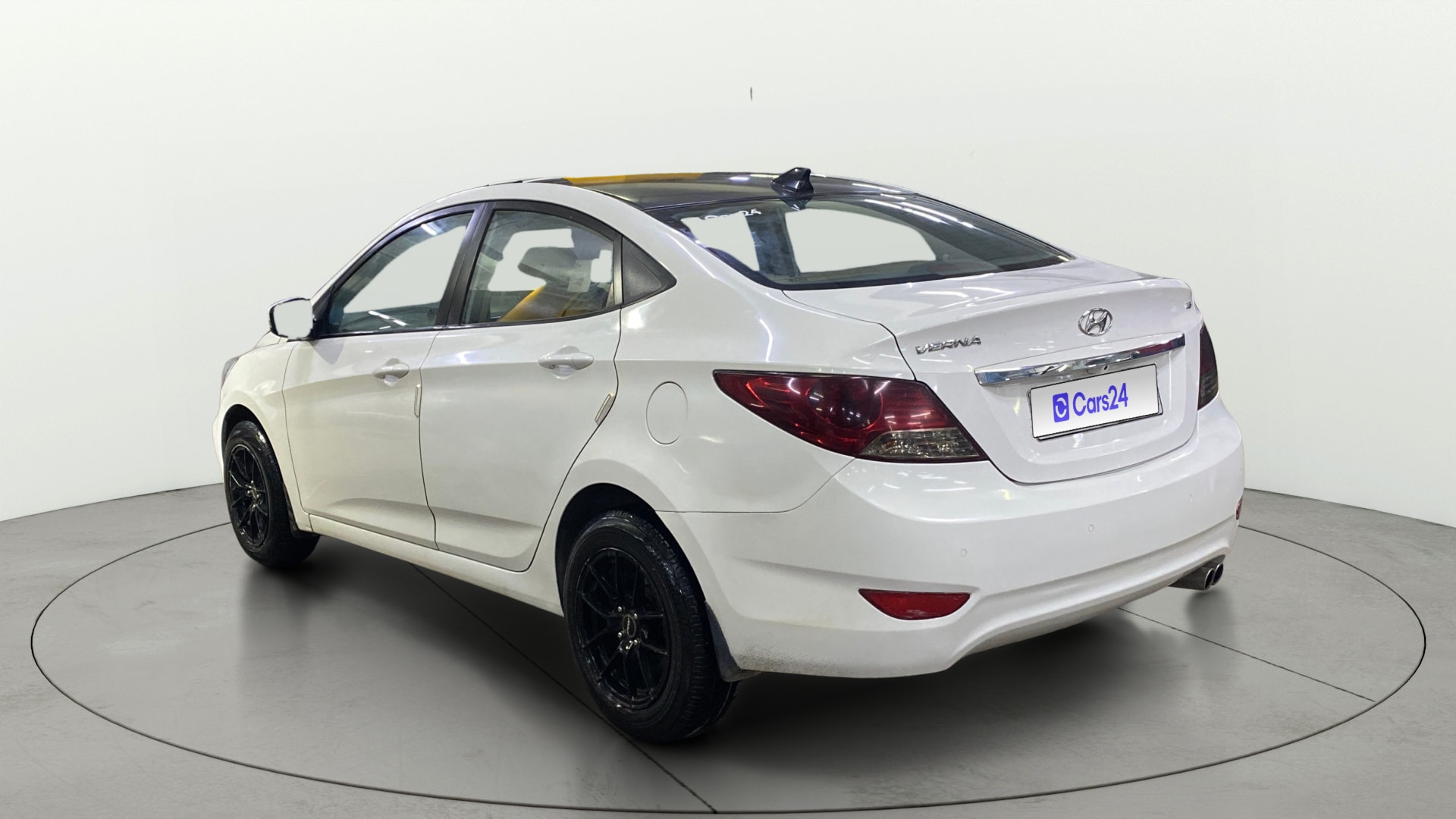View 2013 Hyundai Fluidic Verna 1.6 VTVT EX Image 2 Used 2013 Hyundai Fluidic Verna 1.6 VTVT EX Image 2