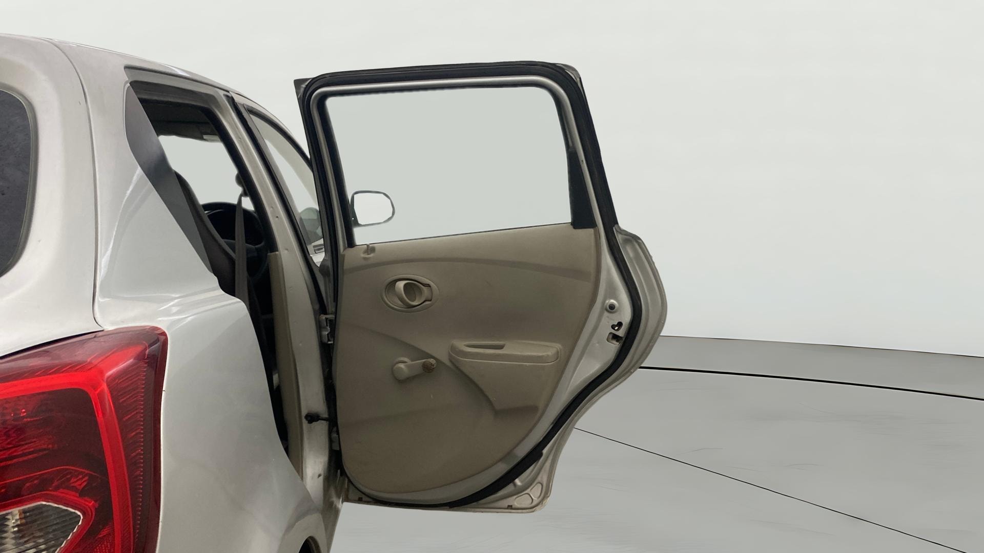 View 2016 Datsun Go T Image 7 Used 2016 Datsun Go T Image 7