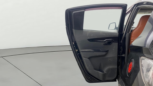 View Mahindra KUV100 Image 22 Used Mahindra KUV100 Image 22