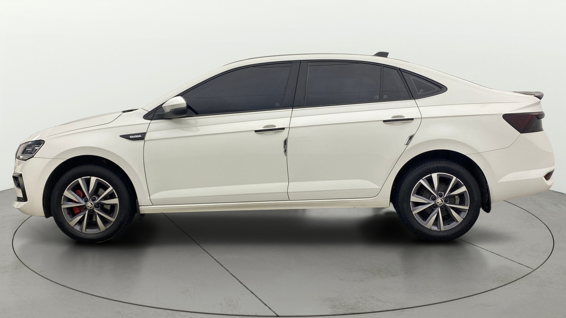 View 2022 Skoda Slavia Style 1.0 TSI MT Image 5 Used 2022 Skoda Slavia Style 1.0 TSI MT Image 5