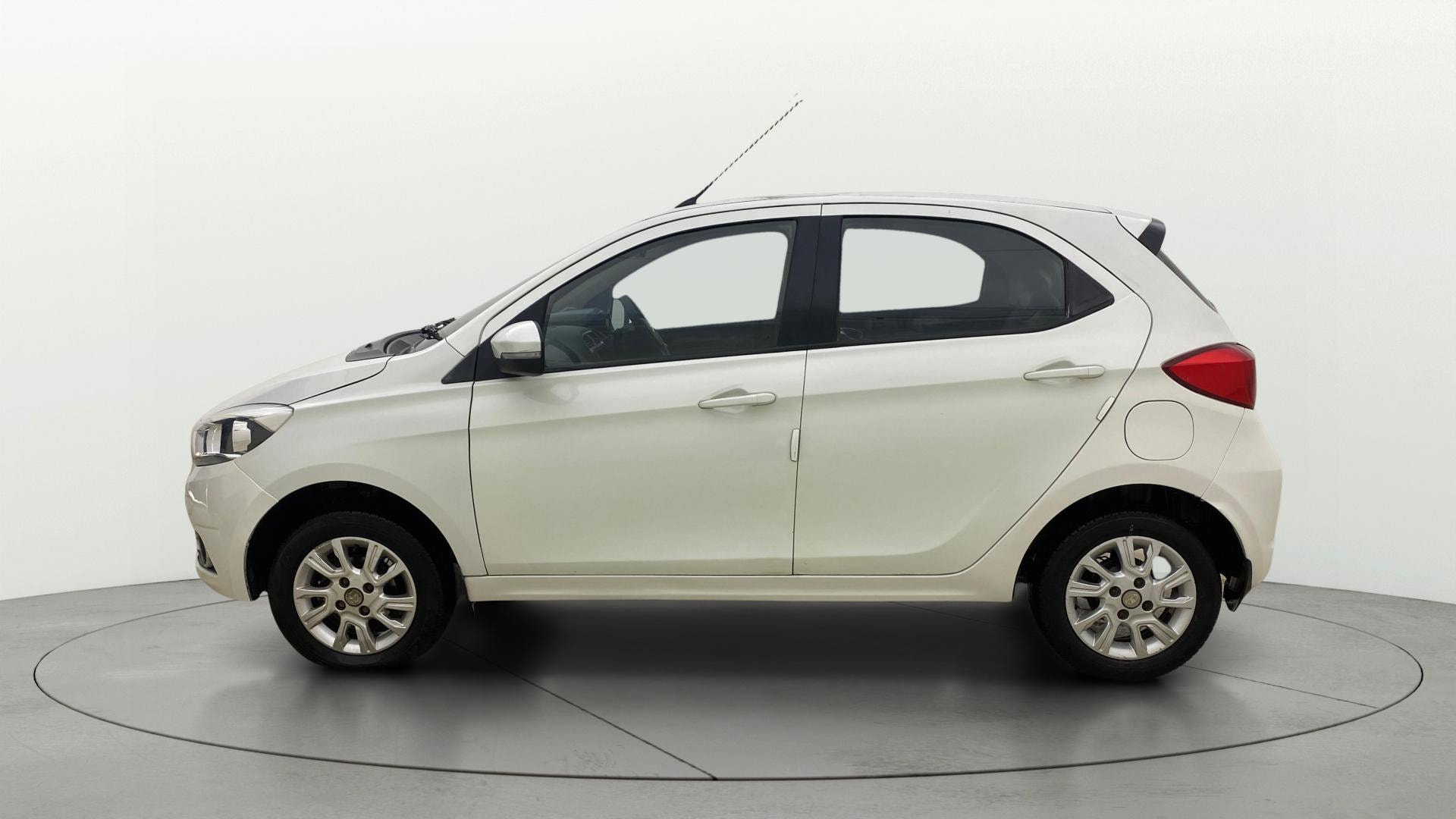 View 2020 Tata Tiago Revotorq XB Image 5 Used 2020 Tata Tiago Revotorq XB Image 5