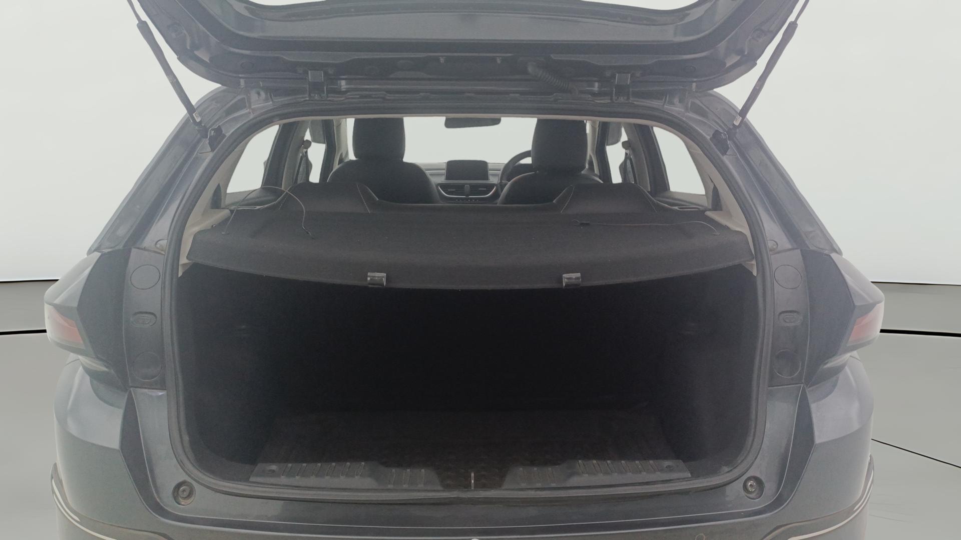 View 2021 Tata Altroz XM Plus Petrol Image 37 Used 2021 Tata Altroz XM Plus Petrol Image 37