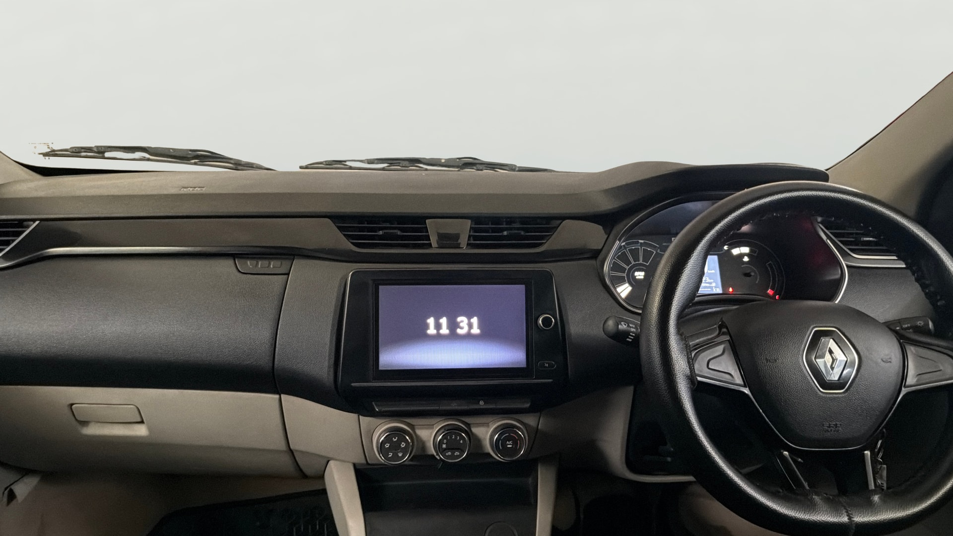 View 2021 Renault Triber RXT Image 18 Used 2021 Renault Triber RXT Image 18