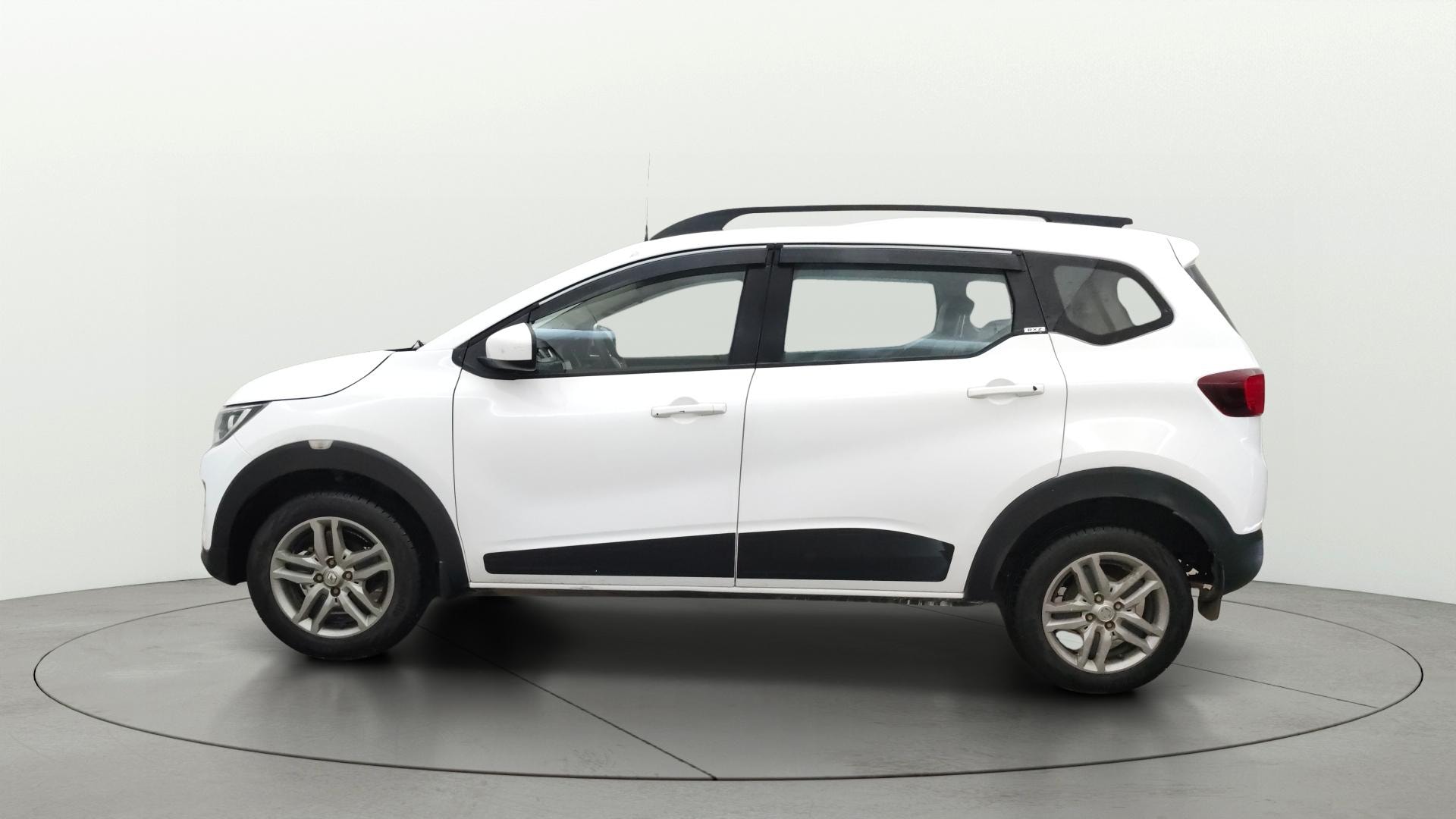 View 2021 Renault Triber RXZ Image 5 Used 2021 Renault Triber RXZ Image 5