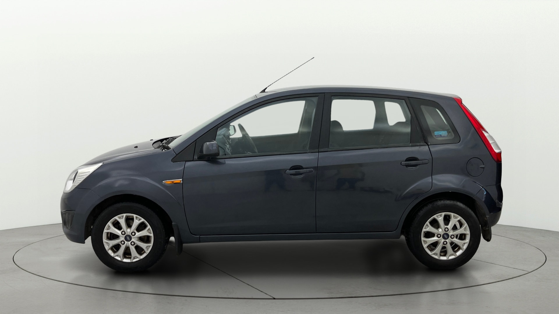 View 2013 Ford Figo 1.2P Ambiente MT BS IV Image 5 Used 2013 Ford Figo 1.2P Ambiente MT BS IV Image 5