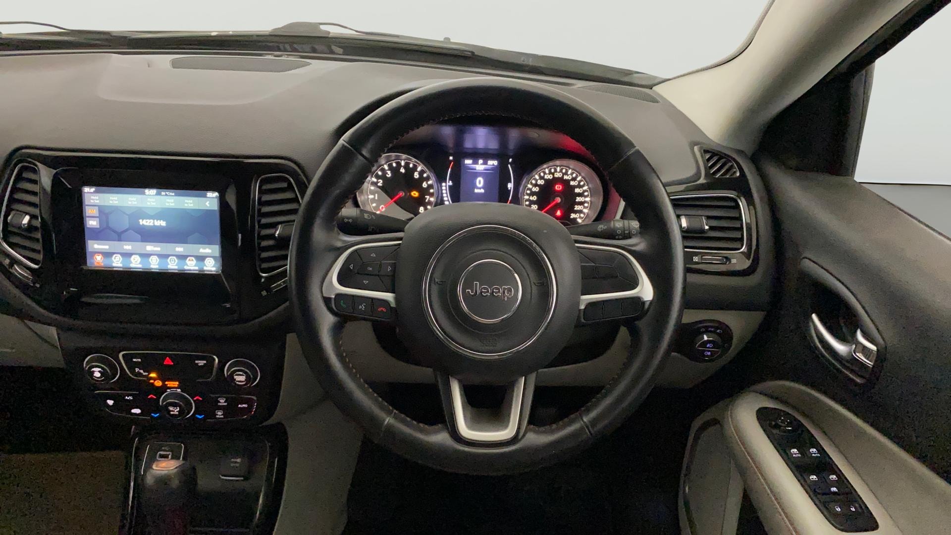View 2017 Jeep Compass Limited 1.4 Multi AIR Petrol DDCT AT BS IV Image 13 Used 2017 Jeep Compass Limited 1.4 Multi AIR Petrol DDCT AT BS IV Image 13