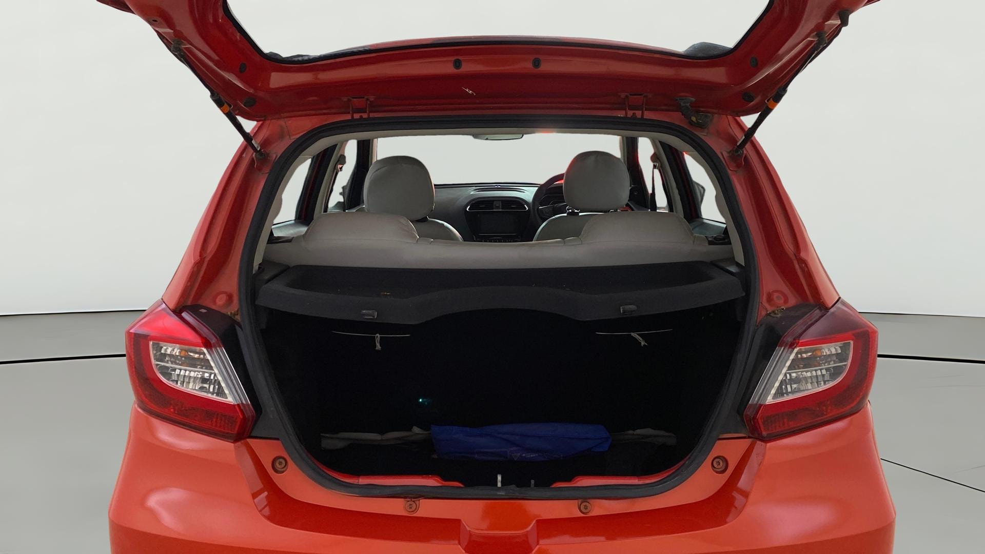 View 2022 Tata Tiago Revotorq XB Image 36 Used 2022 Tata Tiago Revotorq XB Image 36