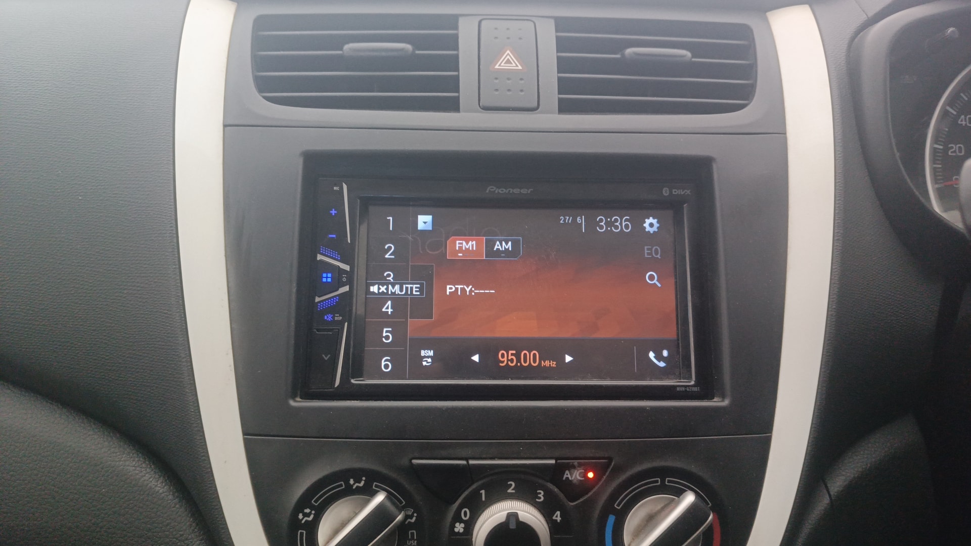 View 2018 Maruti Suzuki 1000 Base Variant Image 17 Used 2018 Maruti Suzuki 1000 Base Variant Image 17