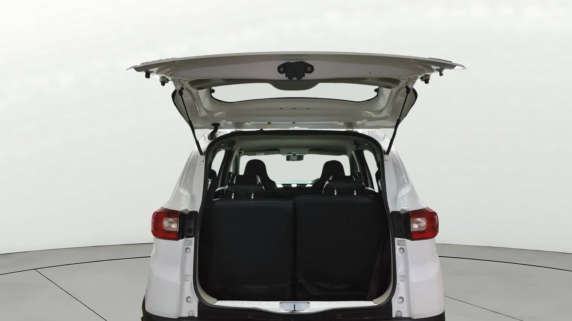 View 2021 Renault Triber RXZ Image 17 Used 2021 Renault Triber RXZ Image 17