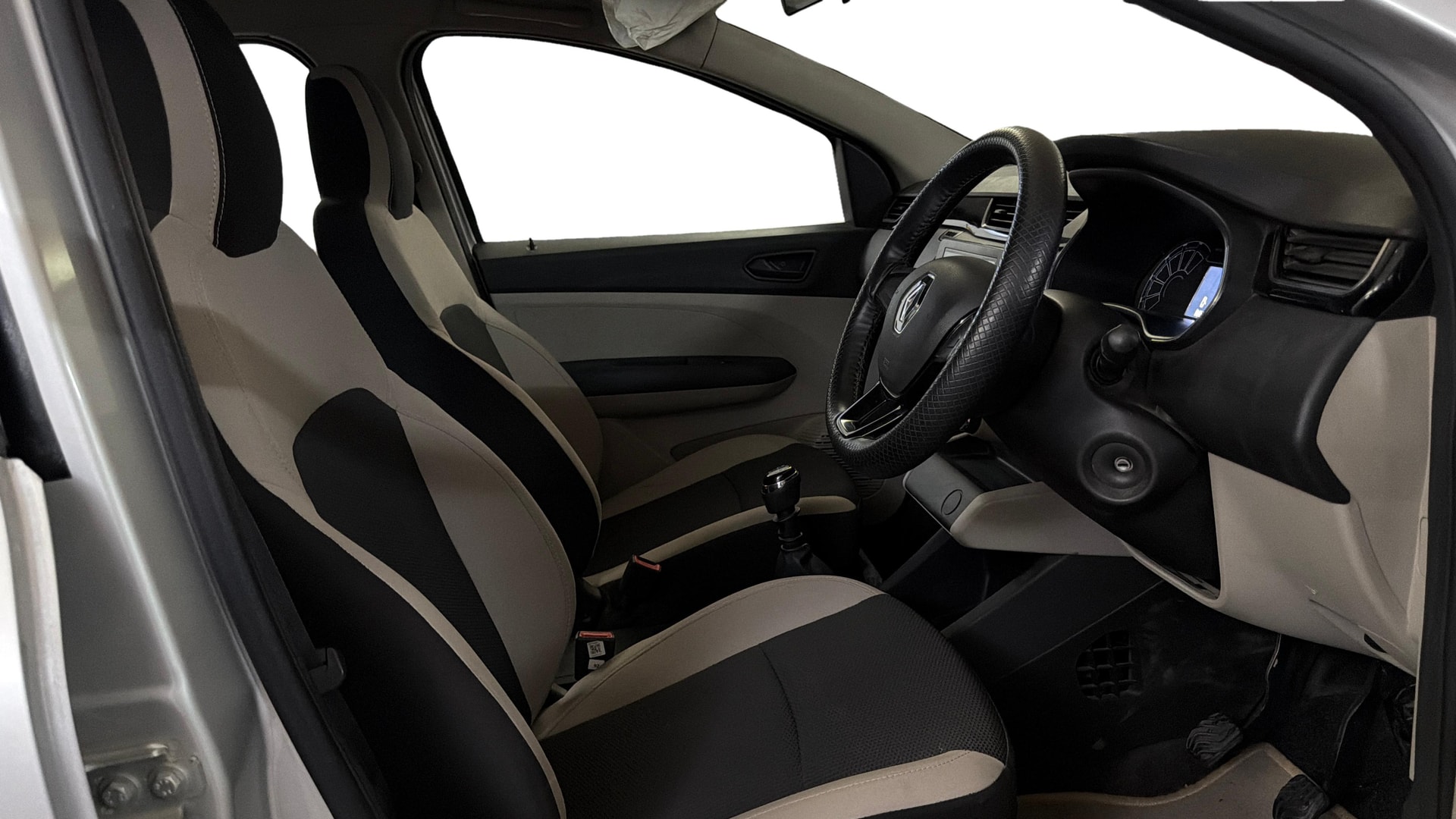 View 2019 Renault Triber RXT Image 17 Used 2019 Renault Triber RXT Image 17
