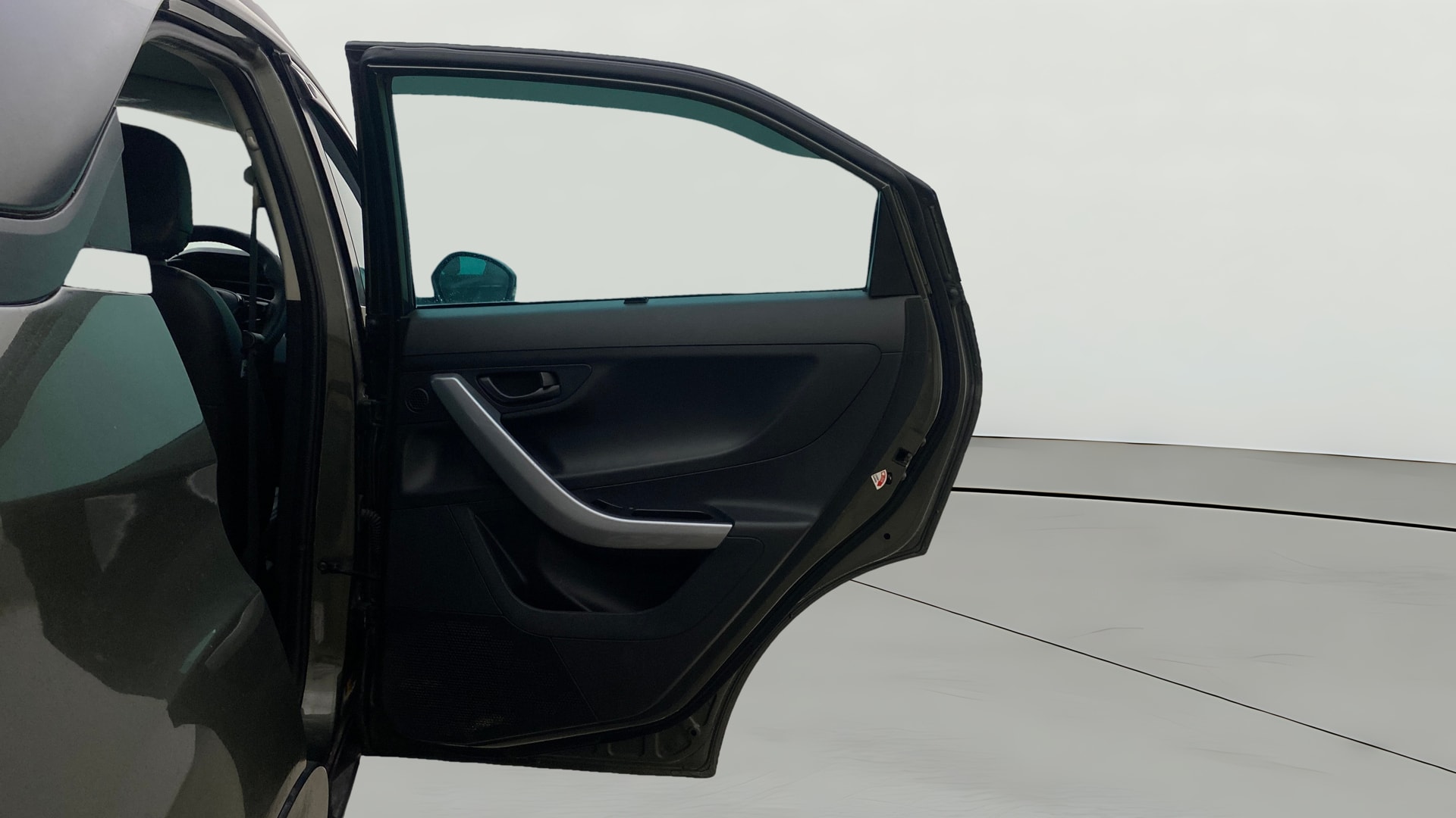 View 2022 Tata Nexon Revotron XE Image 7 Used 2022 Tata Nexon Revotron XE Image 7